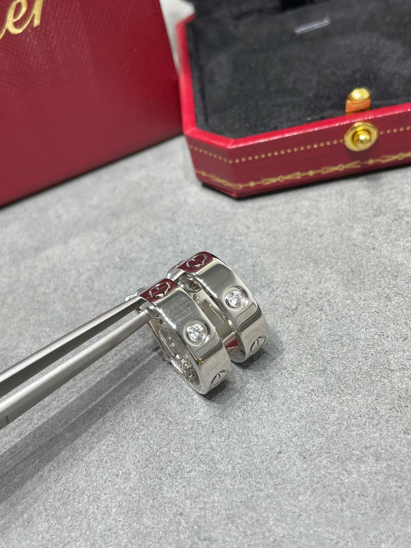 [Kismet Jewels ]LOVE 5.5MM 1 DIAMOND EARRINGS