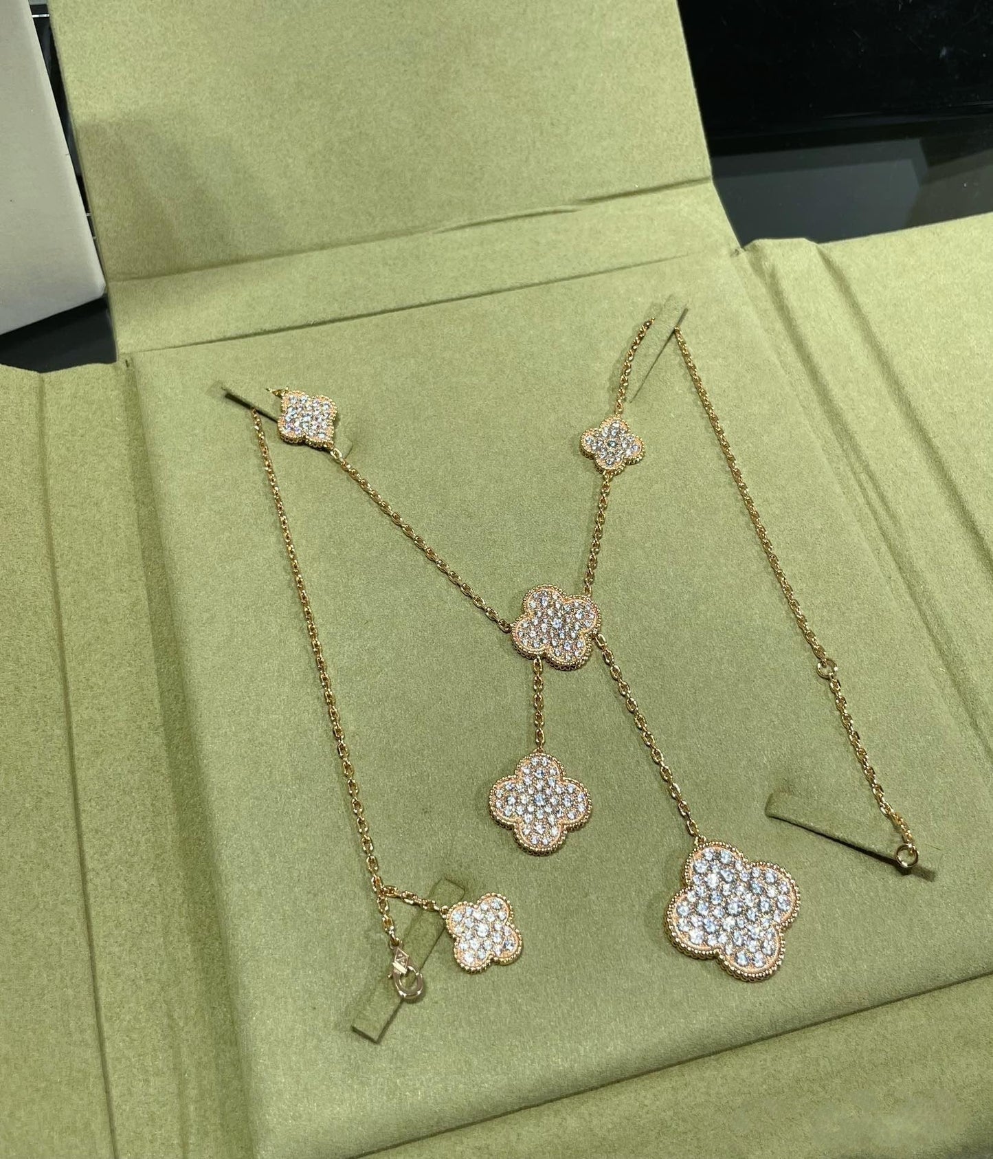[Kismet Jewels ]CLOVER 6 MOTIF DIAMOND PAVED NECKLACE