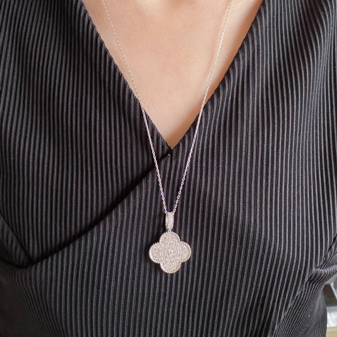 [Kismet Jewels ]CLOVER 25MM LARGE PEDANT DIAMOND PAVED LONG NECKLACE