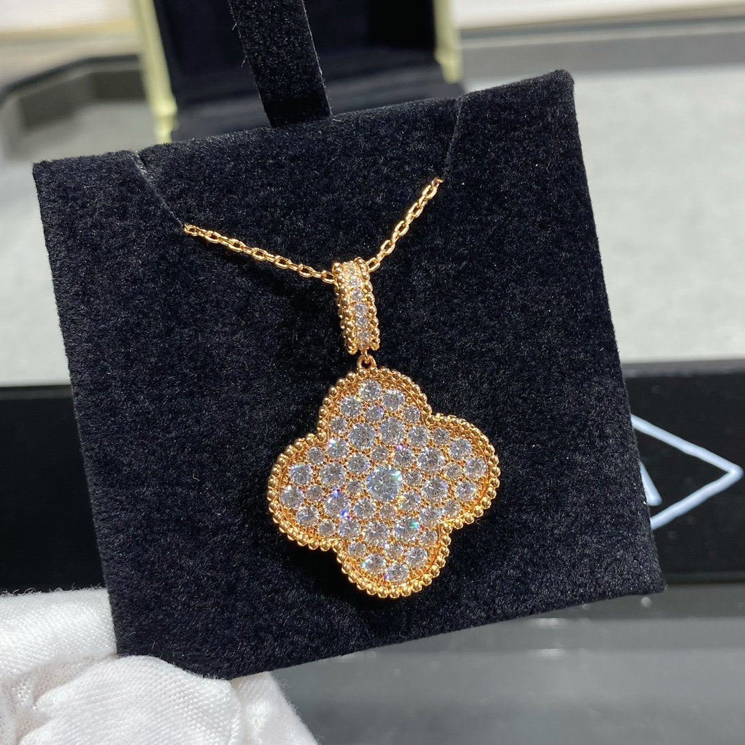 [Kismet Jewels ]CLOVER 25MM LARGE PEDANT DIAMOND PAVED LONG NECKLACE