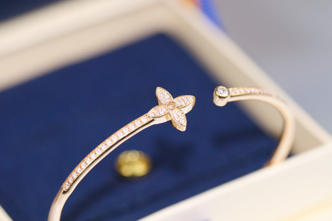 [Kismet Jewels ]IDYLLE PINK GOLD OPEN BRACELET DIAMOND PAVED