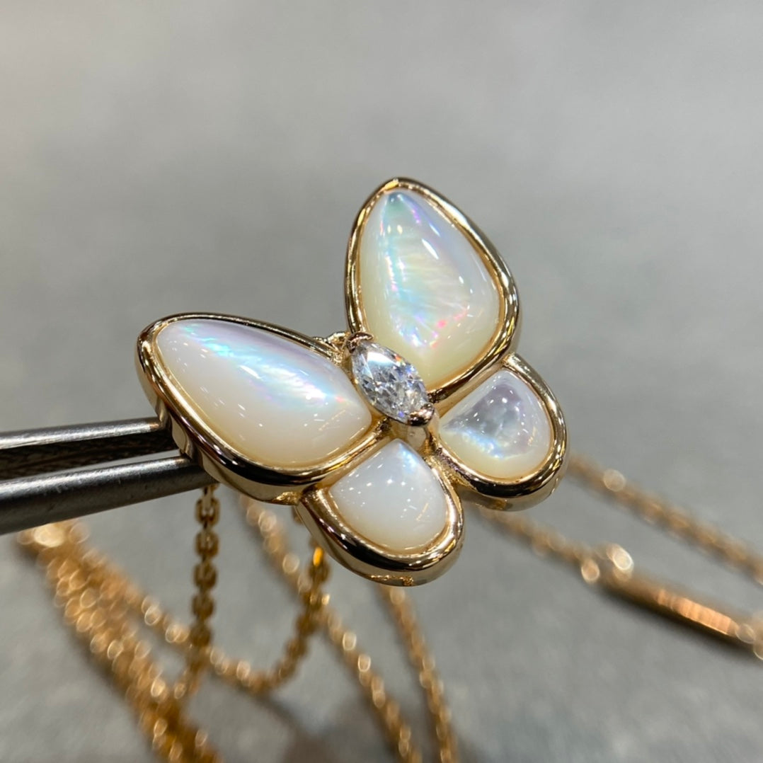 [Kismet Jewels ]BUTTERFLY MOP DIAMOND NECKLACE