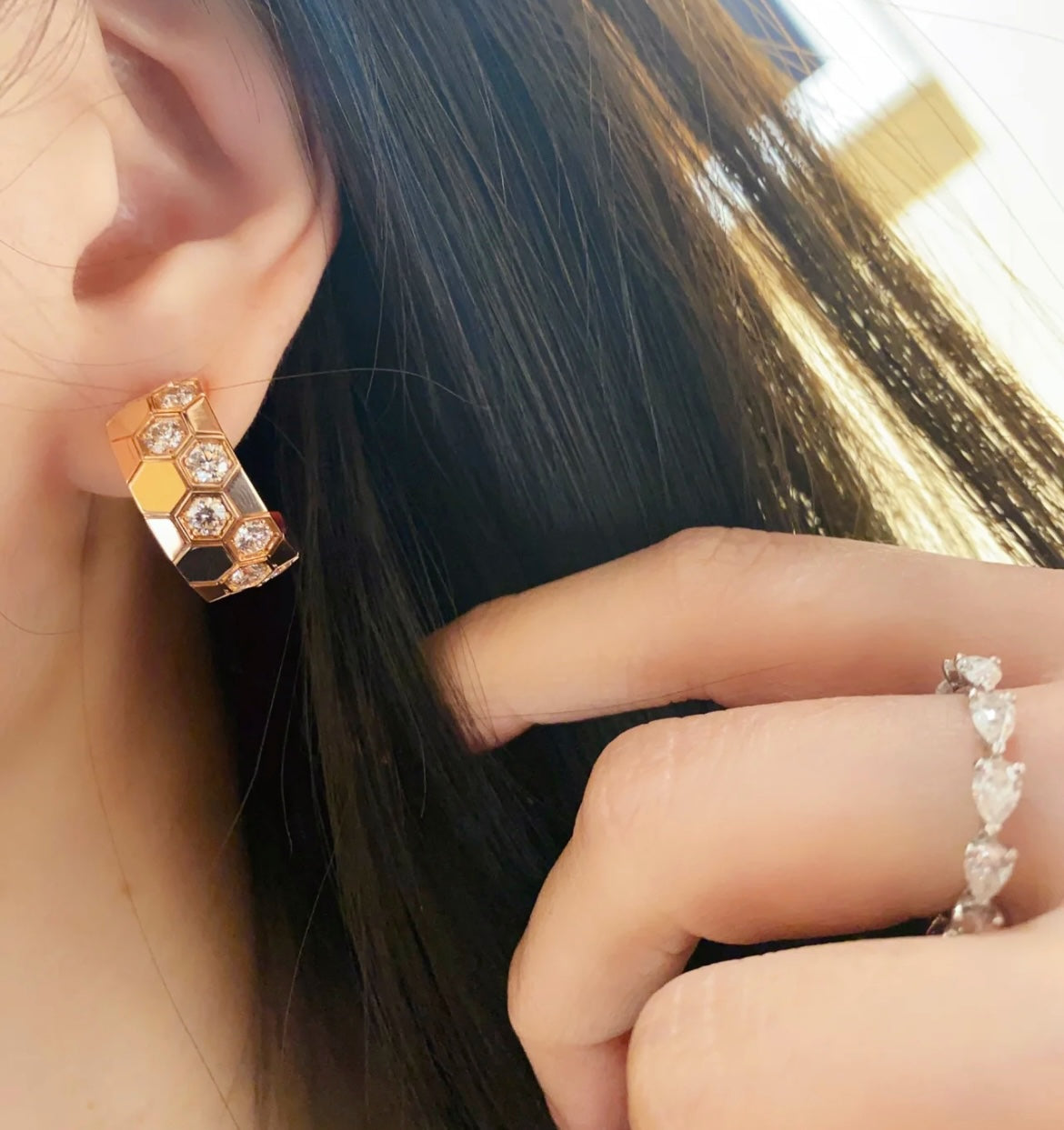 [Kismet Jewels ]BEE LOVE DIAMOND HOOP EARRINGS