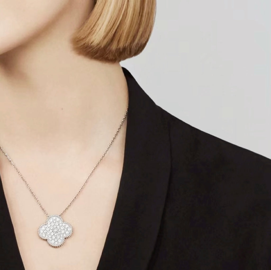 [Kismet Jewels ]CLOVER 25MM LARGE PENDANT DIAMOND PAVED SILVER NECKLACE