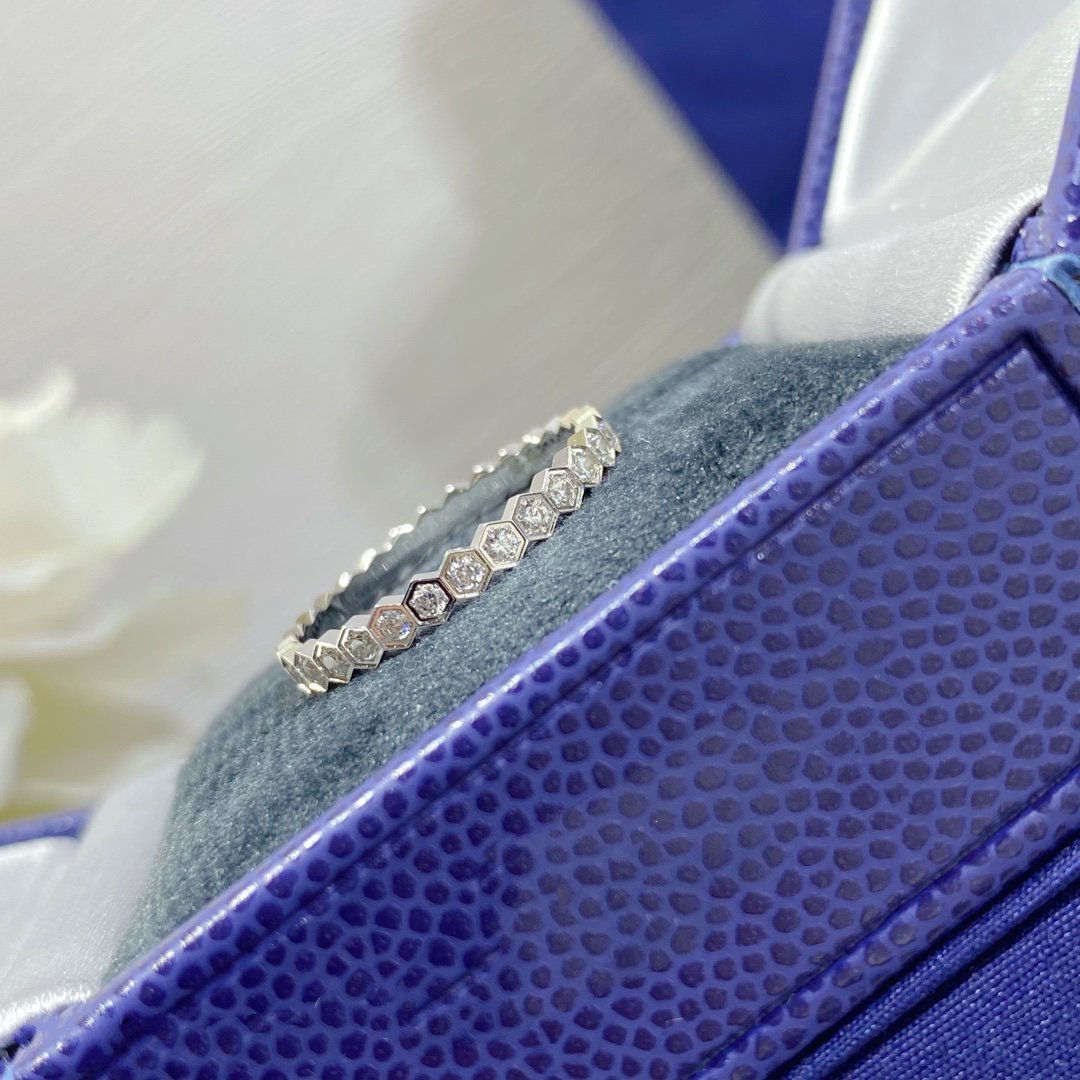 [Kismet Jewels ]BEE LOVE DIAMOND PAVED SMALL RING