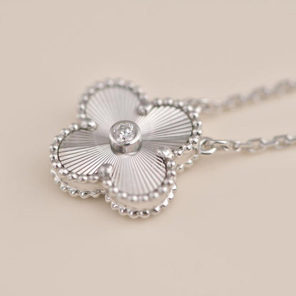 [Kismet Jewels ]CLOVER  15MM DIAMOND LASER NECKLACE SILVER