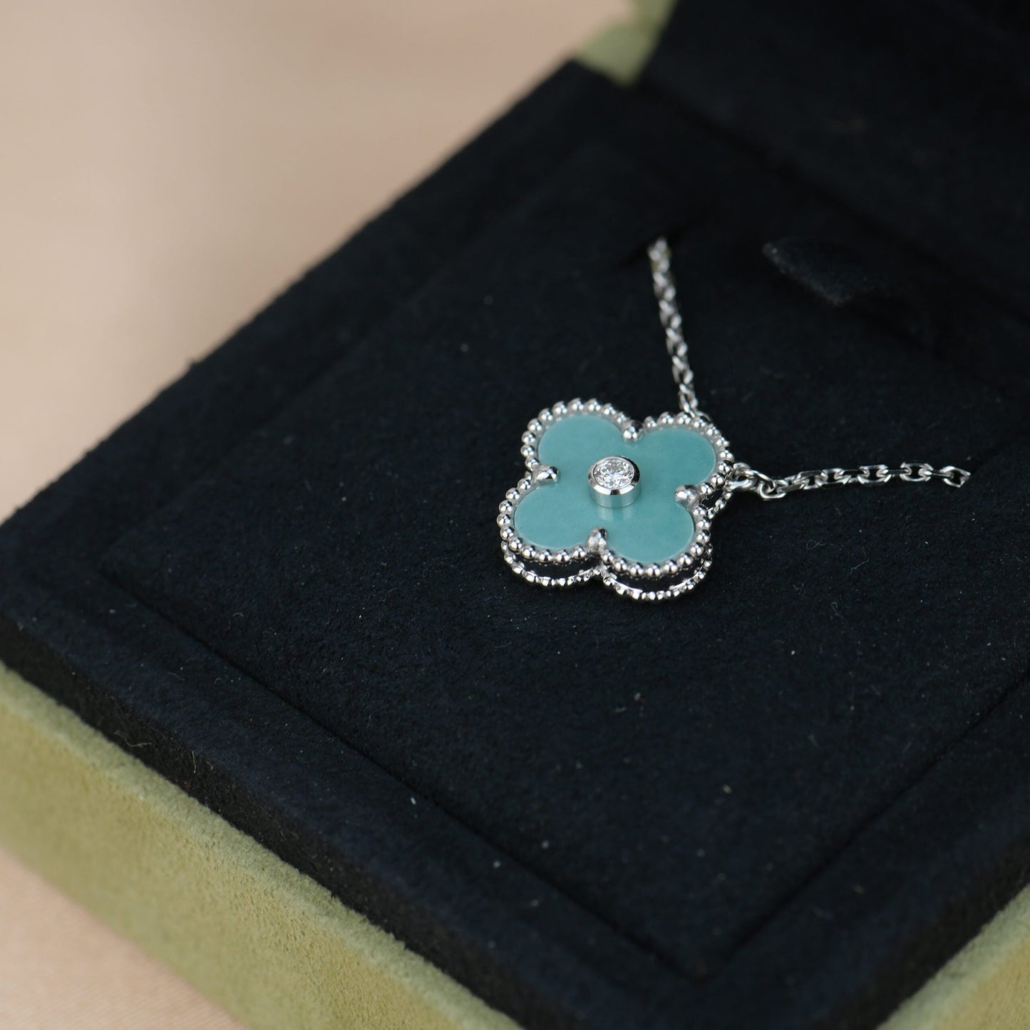 [Kismet Jewels ]CLOVER 15MM DIAMOND SVRES PORCELAIN  NECKLACE SILVER