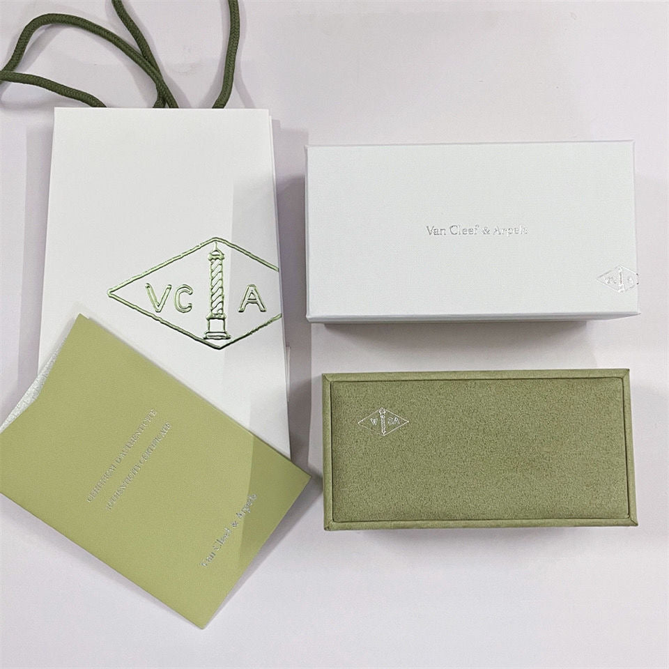[Kismet Jewels ]VA CLOVER BRACELET NECKLACE RING BOX GIFT BAG