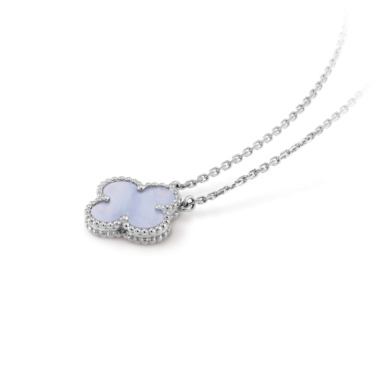 [Kismet Jewels ]CLOVER 15MM BLUE CHALCEDONY NECKLACE SILVER