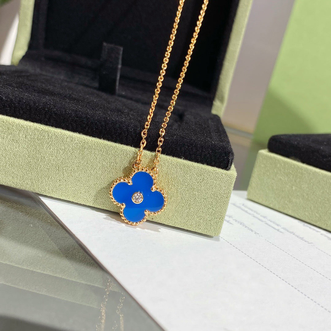 [Kismet Jewels ]CLOVER 15MM DIAMOND AND BLUE AGATE NECKLACE