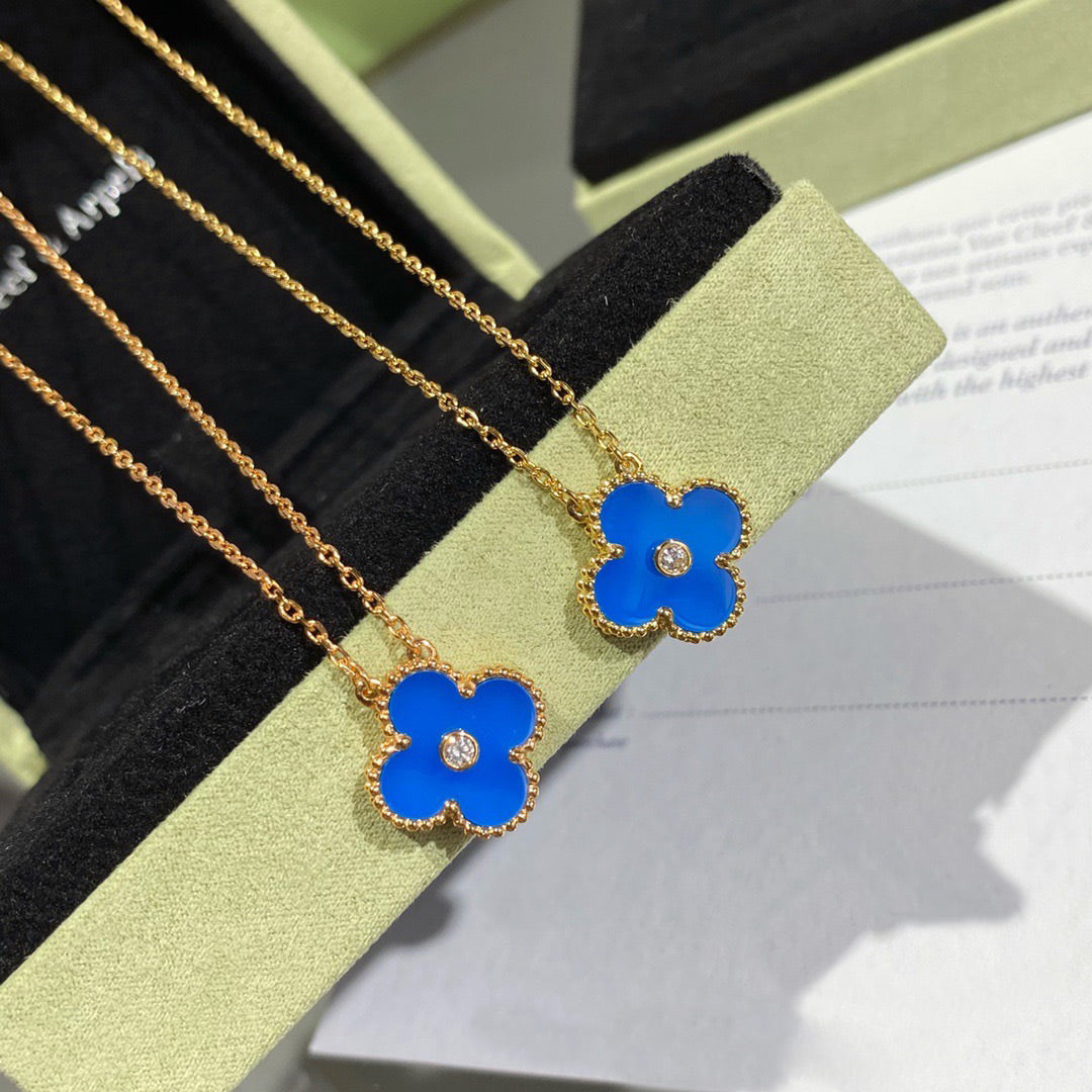 [Kismet Jewels ]CLOVER 15MM DIAMOND AND BLUE AGATE NECKLACE