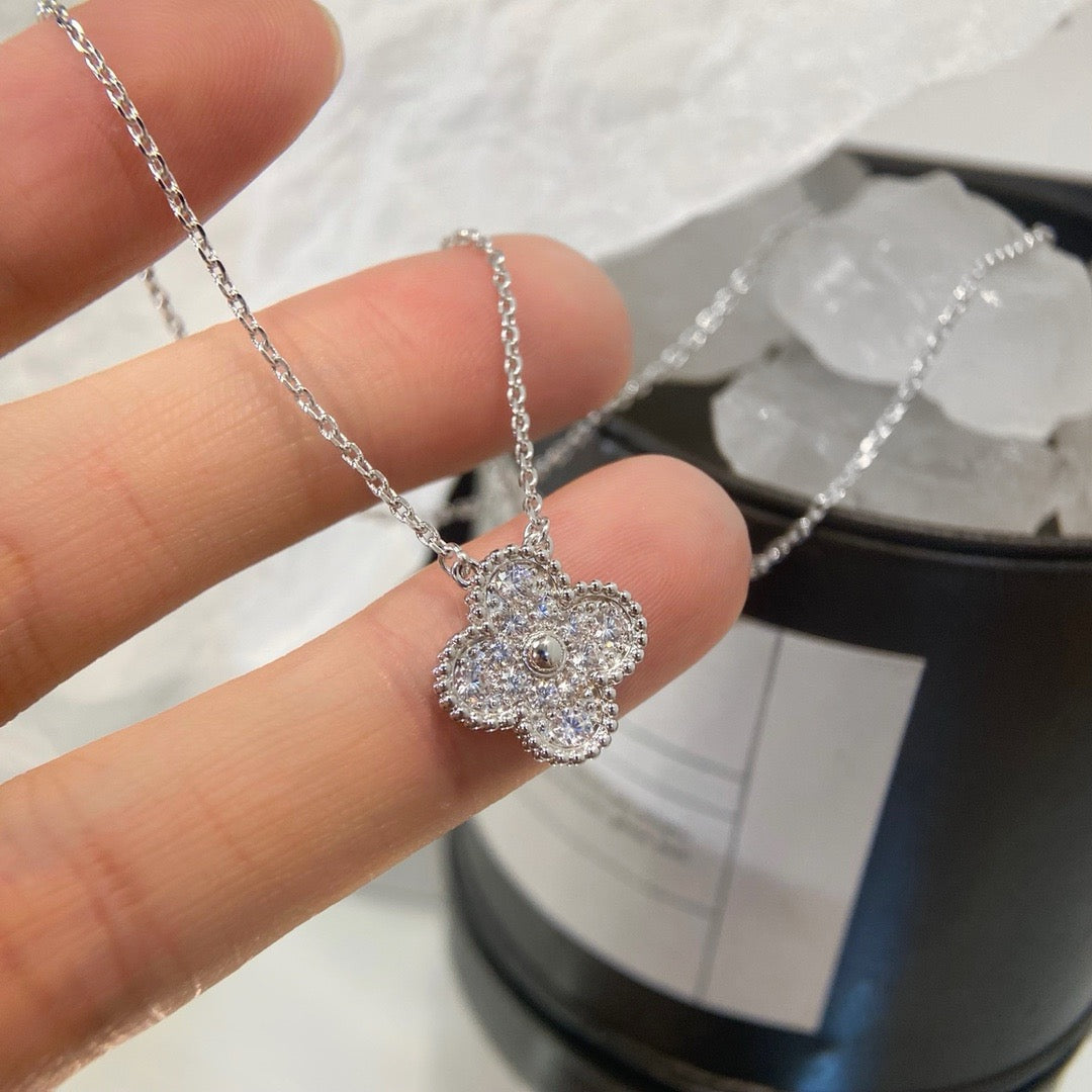 [Kismet Jewels ]CLOVER 15MM DIAMOND SINGLE FLOWER NECKLACE