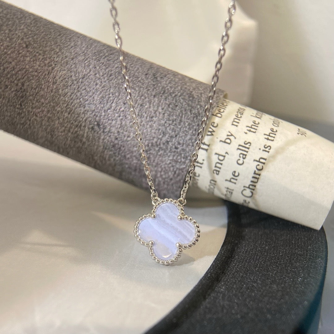 [Kismet Jewels ]CLOVER 15MM BLUE CHALCEDONY NECKLACE SILVER
