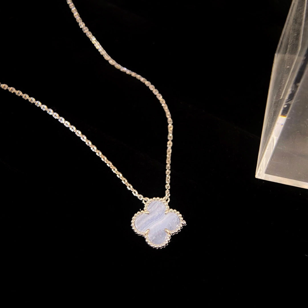 [Kismet Jewels ]CLOVER 15MM BLUE CHALCEDONY NECKLACE SILVER