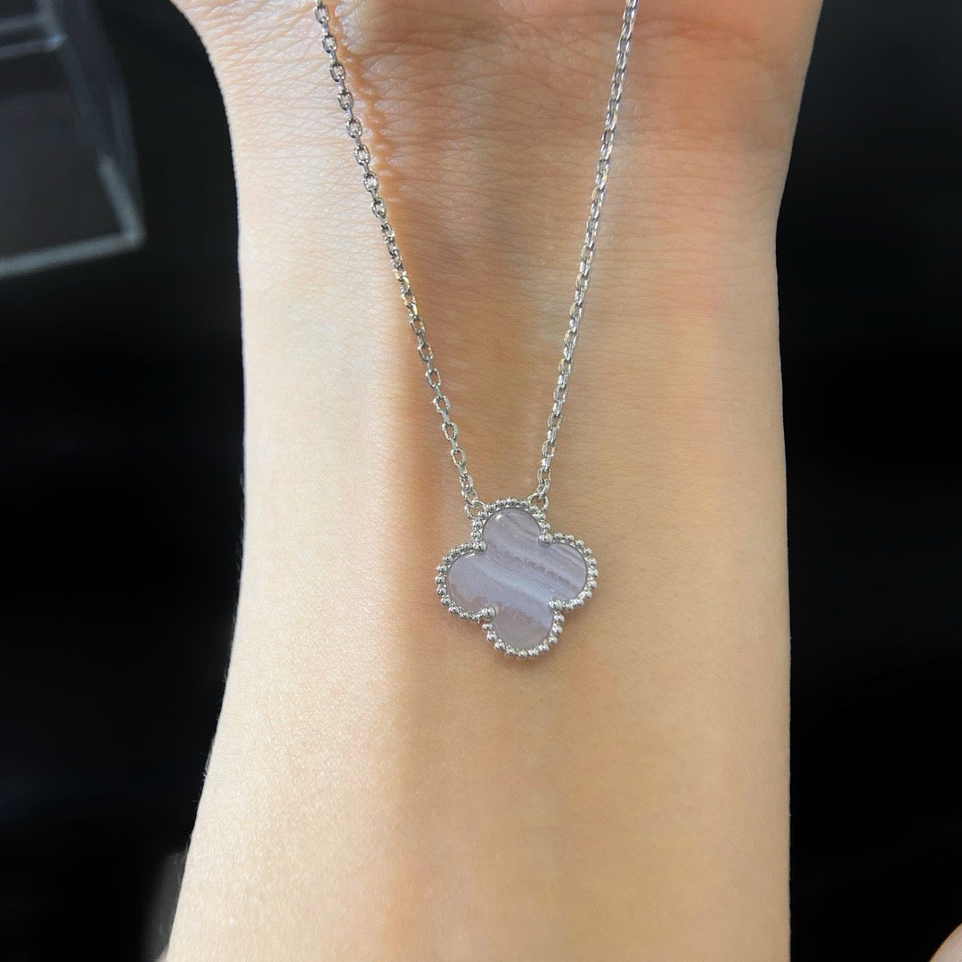 [Kismet Jewels ]CLOVER 15MM BLUE CHALCEDONY NECKLACE SILVER