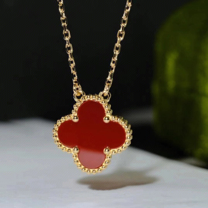 [Kismet Jewels ]CLOVER 15MM CARNELIAN SINGLE FLOWER NECKLACE