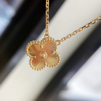 [Kismet Jewels ]CLOVER 15MM LASER NECKLACE