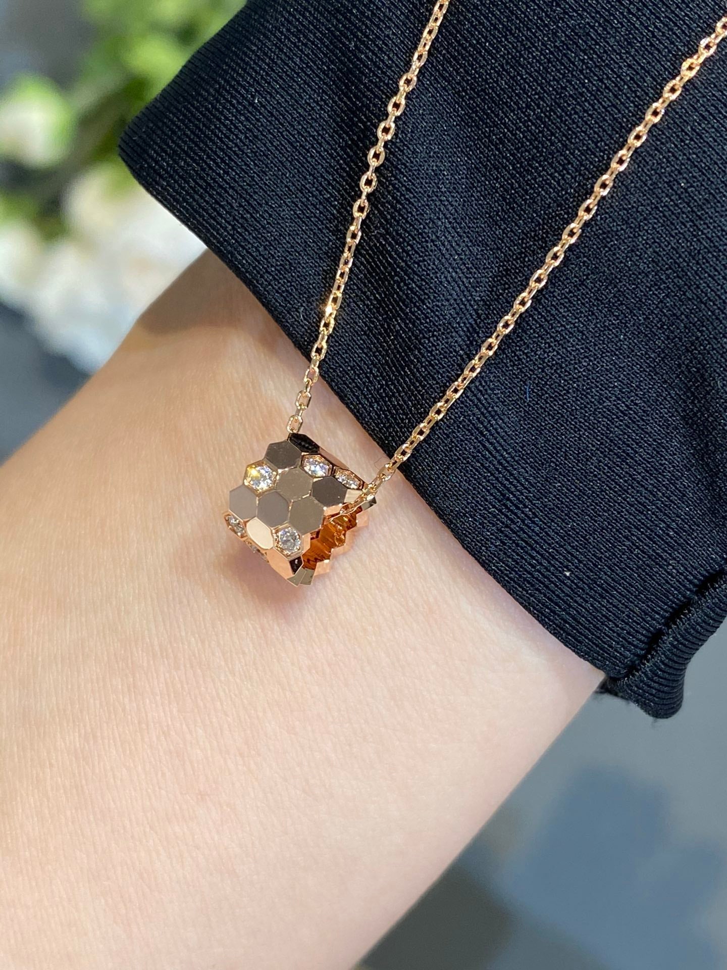 [Kismet Jewels ]BEE LOVE DIAMOND NECKLACE