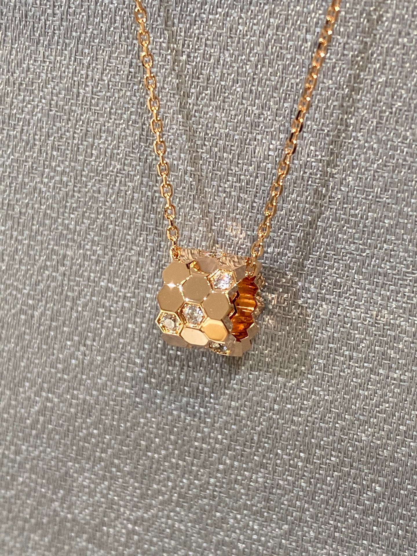 [Kismet Jewels ]BEE LOVE DIAMOND NECKLACE