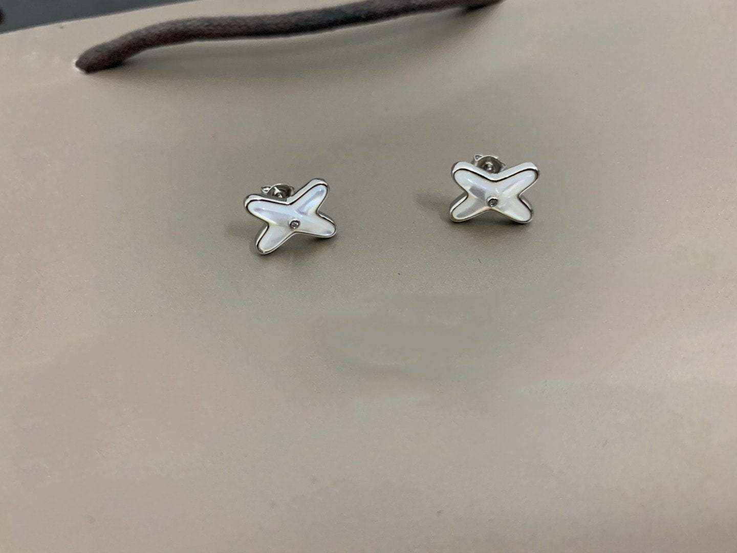 [Kismet Jewels ]JEUX DE WHITE MOP SILVER DIAMOND EARRINGS