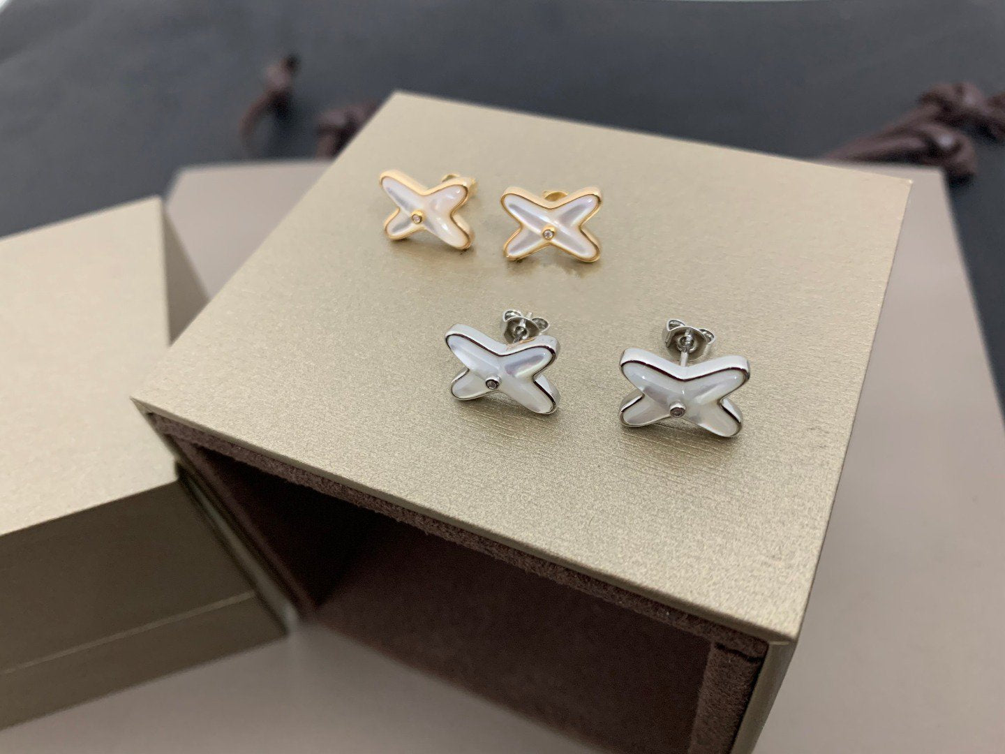 [Kismet Jewels ]JEUX DE WHITE MOP SILVER DIAMOND EARRINGS