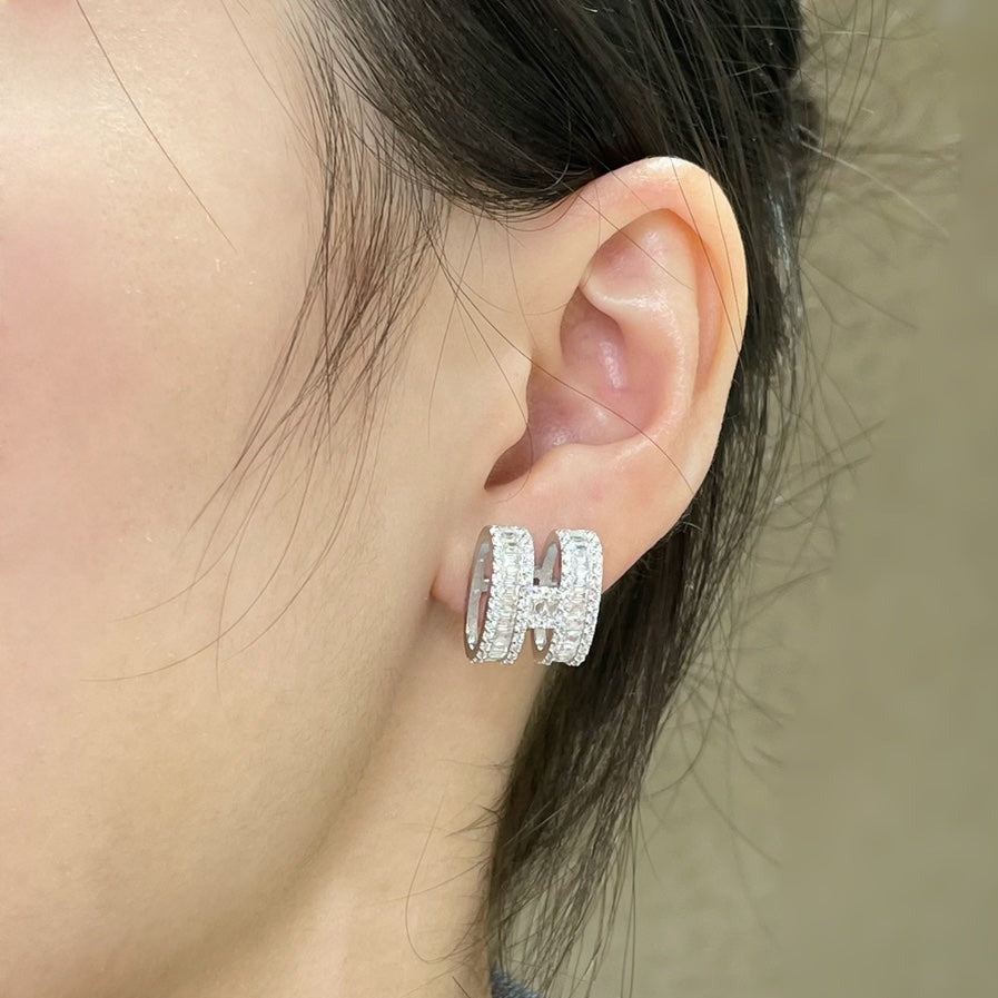 [Kismet Jewels ]H STUD EARRINGS WITH SILVER DIAMONDS