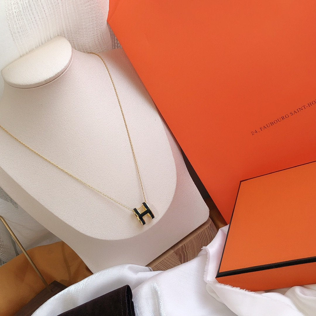 [Kismet Jewels ]HM CLIC BLACK ENAMEL GOLD NECKLACE