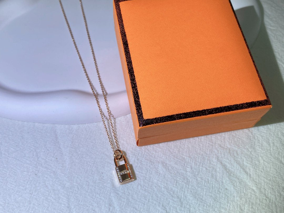 [Kismet Jewels ]HM ADVANCED NICHE LOCK HEAD NECKLACE DIAMONDS