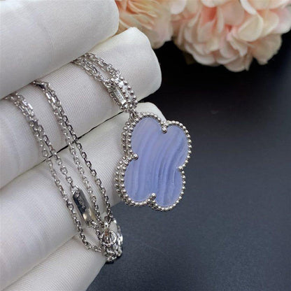 [Kismet Jewels ]CLOVER SILVER CHALCEDONY BIG CLOVER NECKLACE