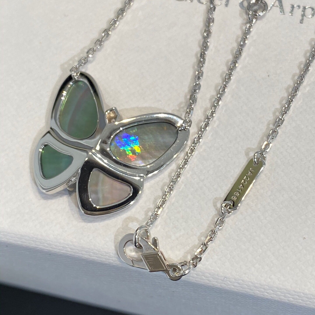 [Kismet Jewels ]LARGE BUTTERFLY SILVER PENDANT DIAMOND NECKLACE
