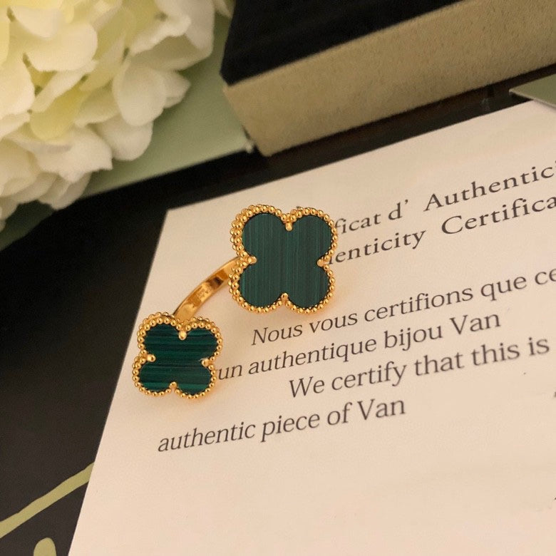 [Kismet Jewels ]CLOVER BETWEEN THE FINGER RING