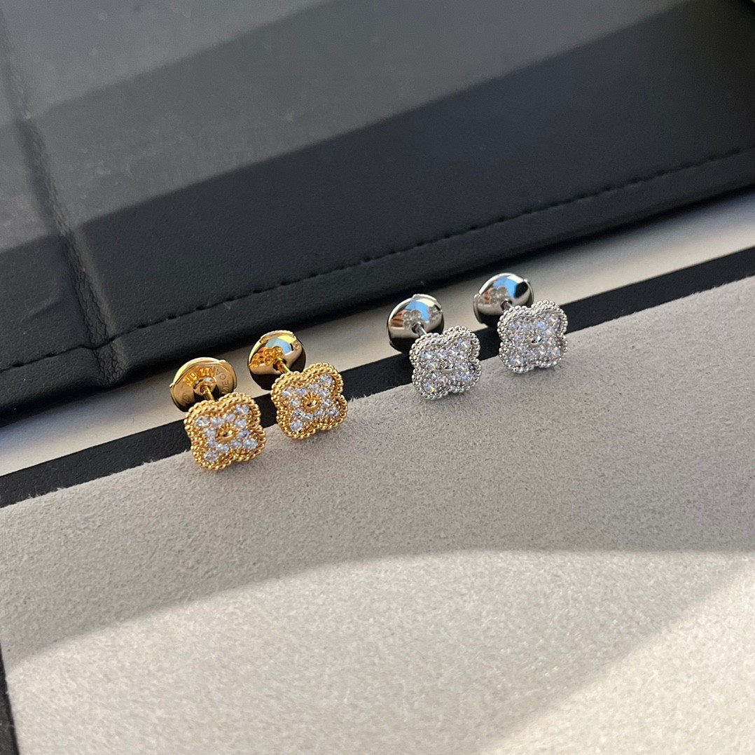 [Kismet Jewels ]CLOVER MINI DIAMOND STUD EARRINGS